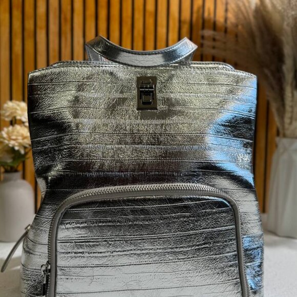 Lumière Luxe – A Leather Backpack for Bold Achievers main image 5